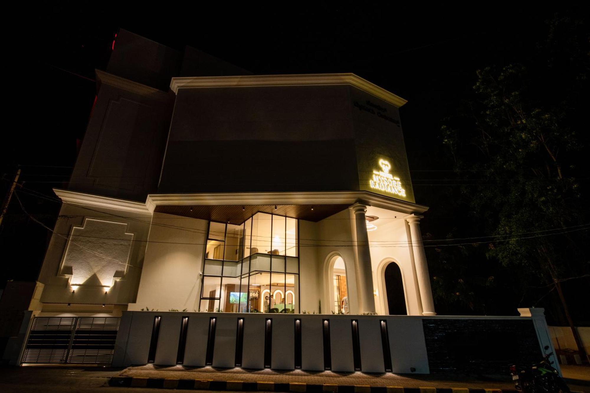 Hotel Mysore Radiance Buitenkant foto